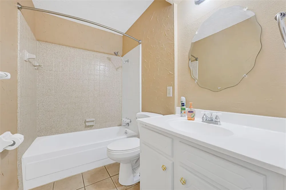 10406 Rocky Hollow Road La Porte, TX 77571