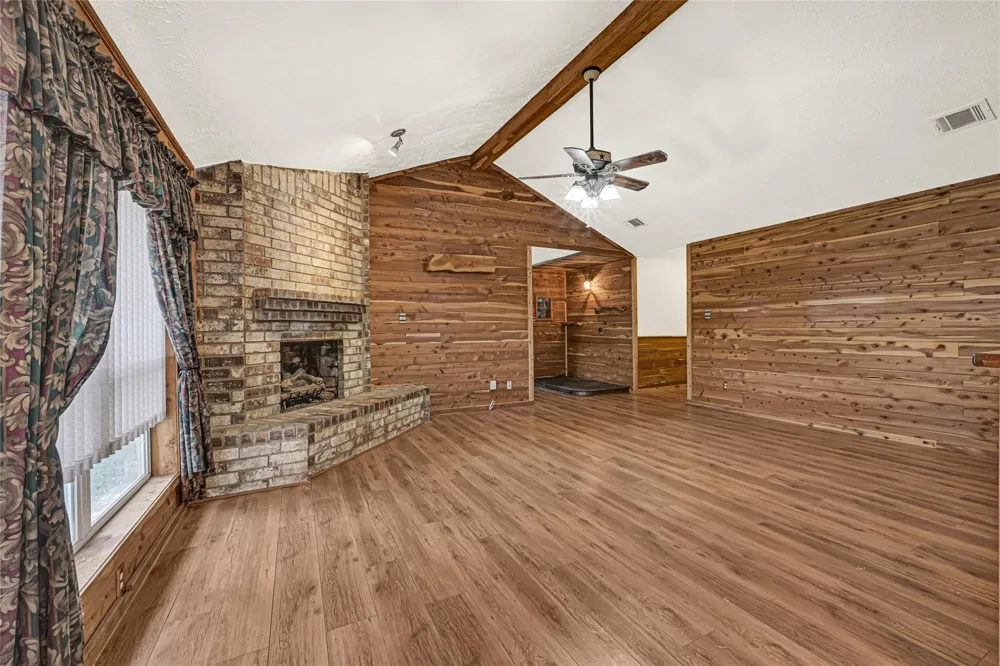10406 Rocky Hollow Road La Porte, TX 77571