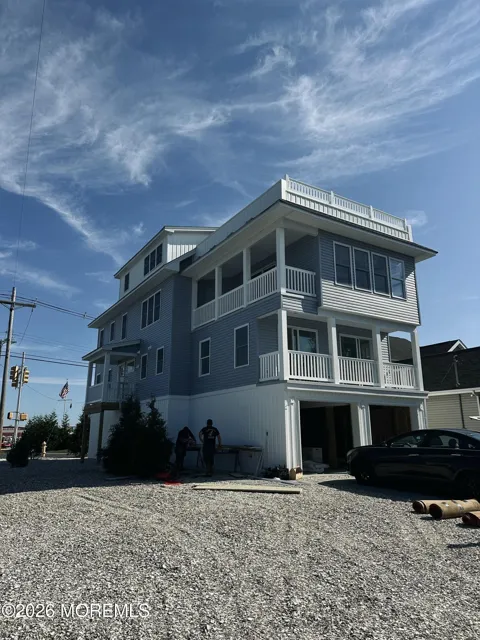 724 Bay Avenue