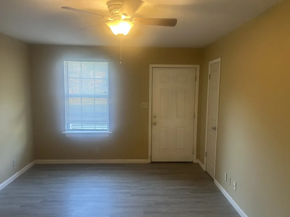 636 R S Bradley Blvd #B Clarksville, TN 37042