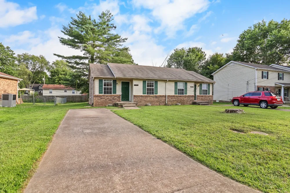 636 R S Bradley Blvd #B Clarksville, TN 37042