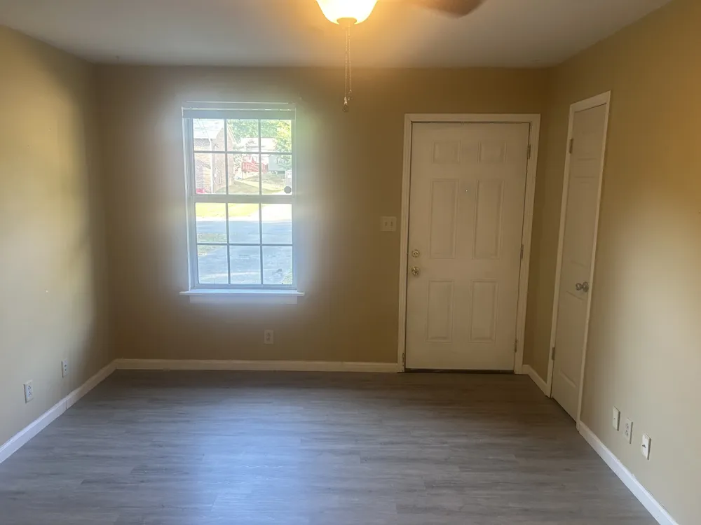 636 R S Bradley Blvd #B Clarksville, TN 37042