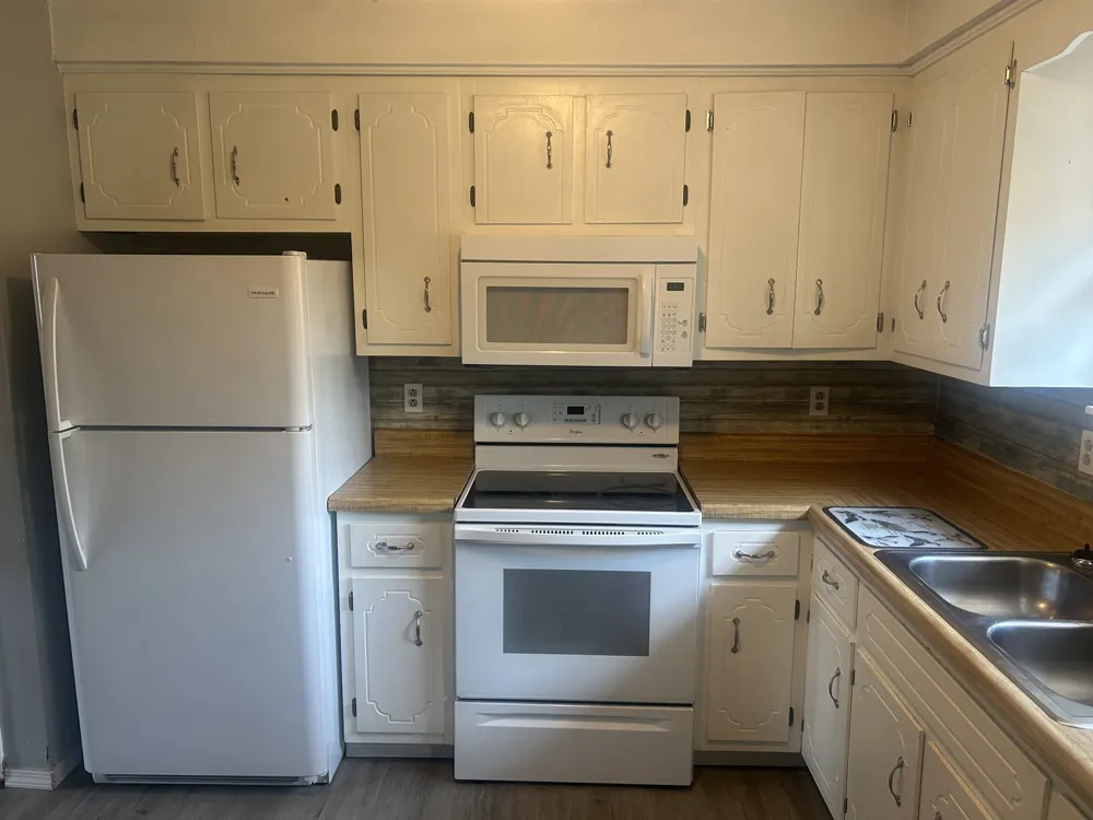 636 R S Bradley Blvd #B Clarksville, TN 37042
