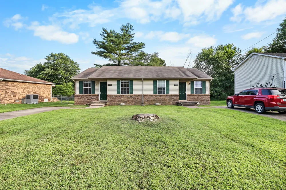 636 R S Bradley Blvd #B Clarksville, TN 37042