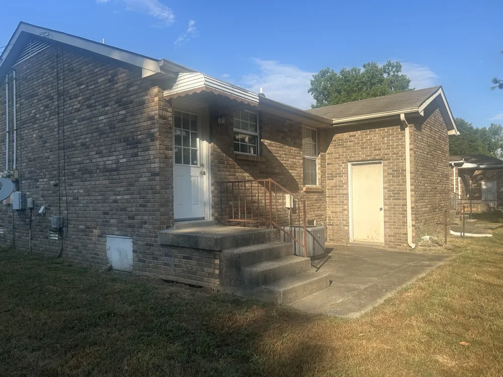 636 R S Bradley Blvd #B Clarksville, TN 37042