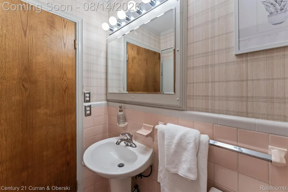 660 Sheldon Road Plymouth City, MI 48170