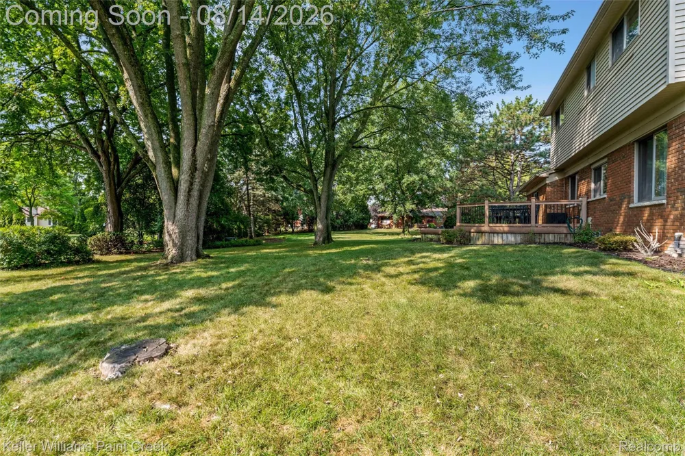 346 Folkstone Court Troy City, MI 48085