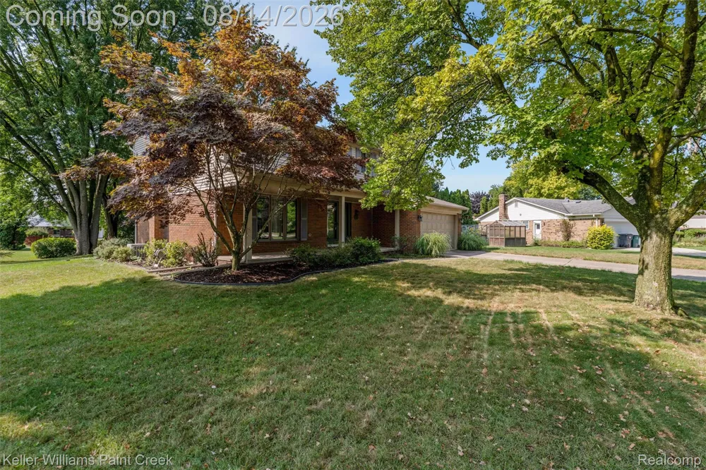 346 Folkstone Court Troy City, MI 48085
