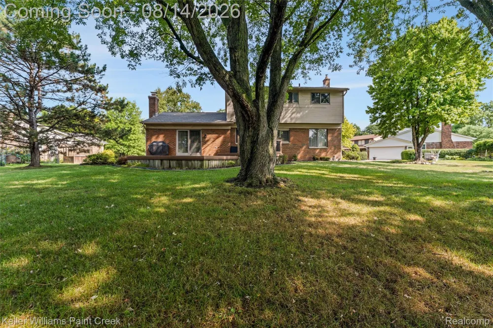 346 Folkstone Court Troy City, MI 48085
