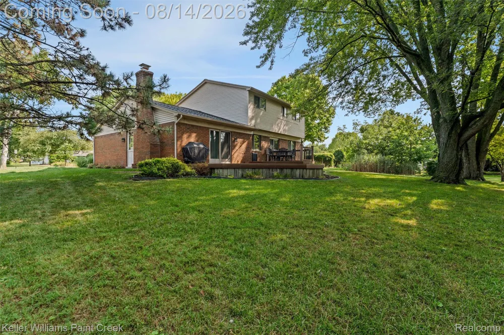 346 Folkstone Court Troy City, MI 48085