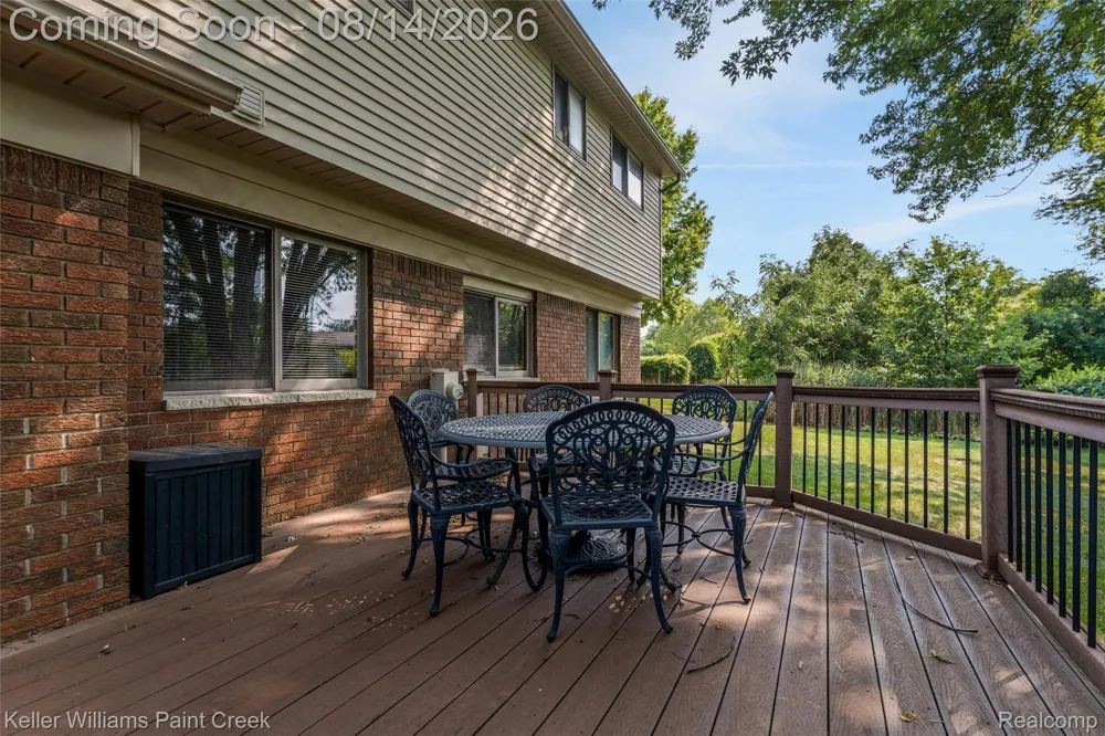 346 Folkstone Court Troy City, MI 48085
