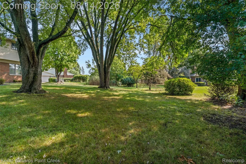 346 Folkstone Court Troy City, MI 48085