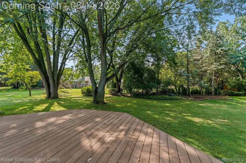346 Folkstone Court Troy City, MI 48085
