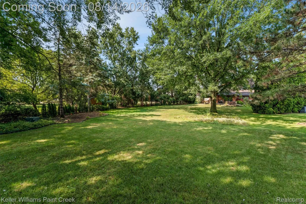 346 Folkstone Court Troy City, MI 48085
