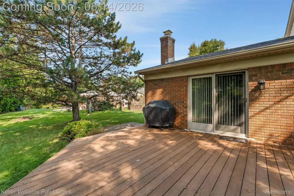 346 Folkstone Court Troy City, MI 48085