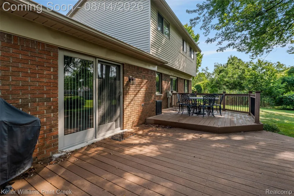 346 Folkstone Court Troy City, MI 48085