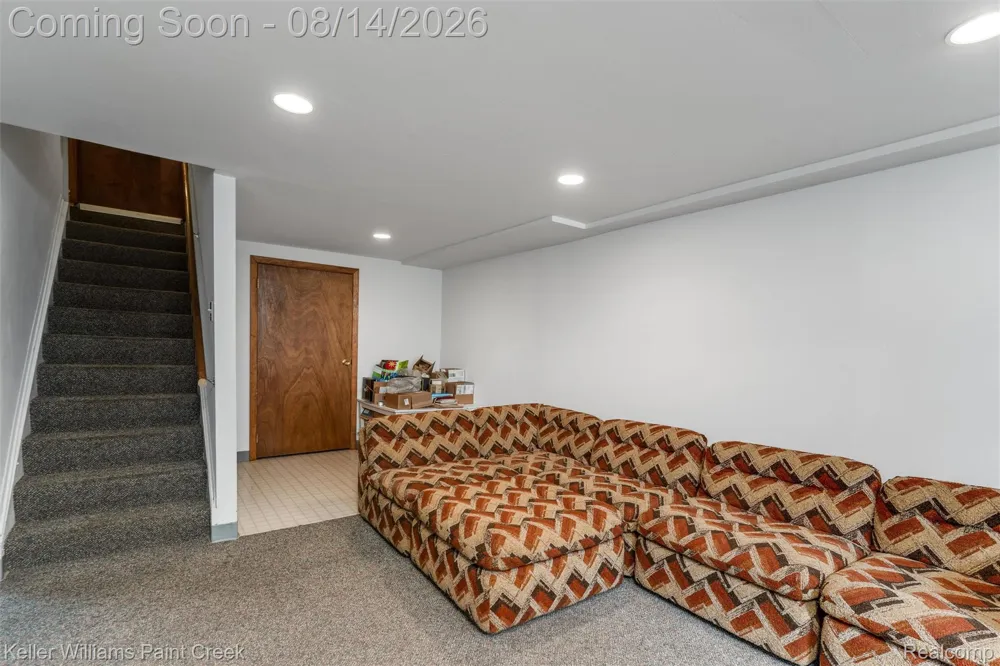 346 Folkstone Court Troy City, MI 48085