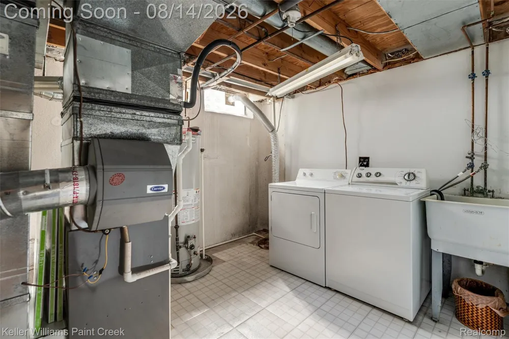 346 Folkstone Court Troy City, MI 48085