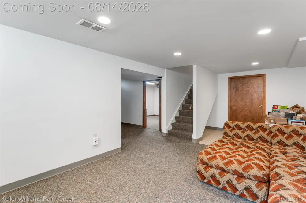 346 Folkstone Court Troy City, MI 48085