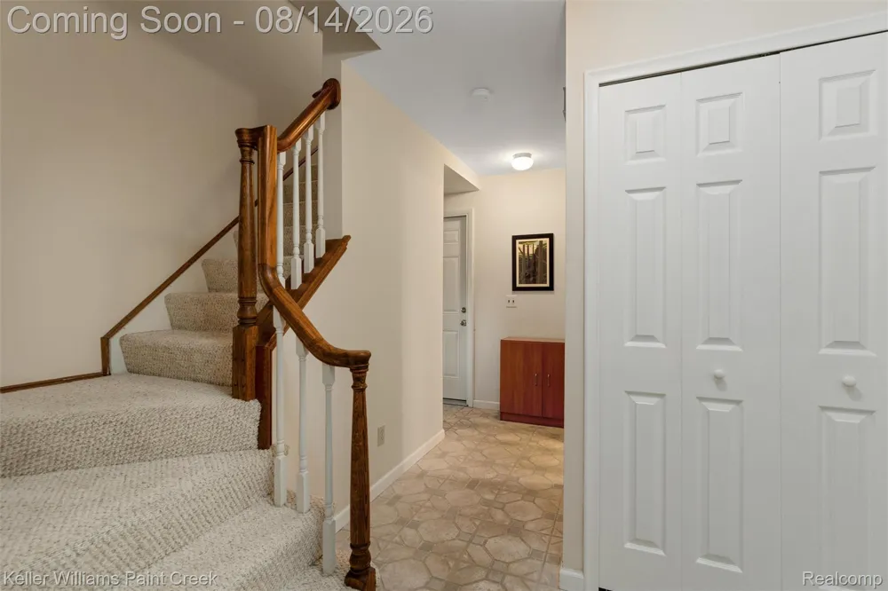 346 Folkstone Court Troy City, MI 48085