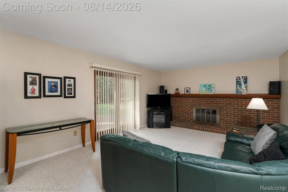 346 Folkstone Court Troy City, MI 48085