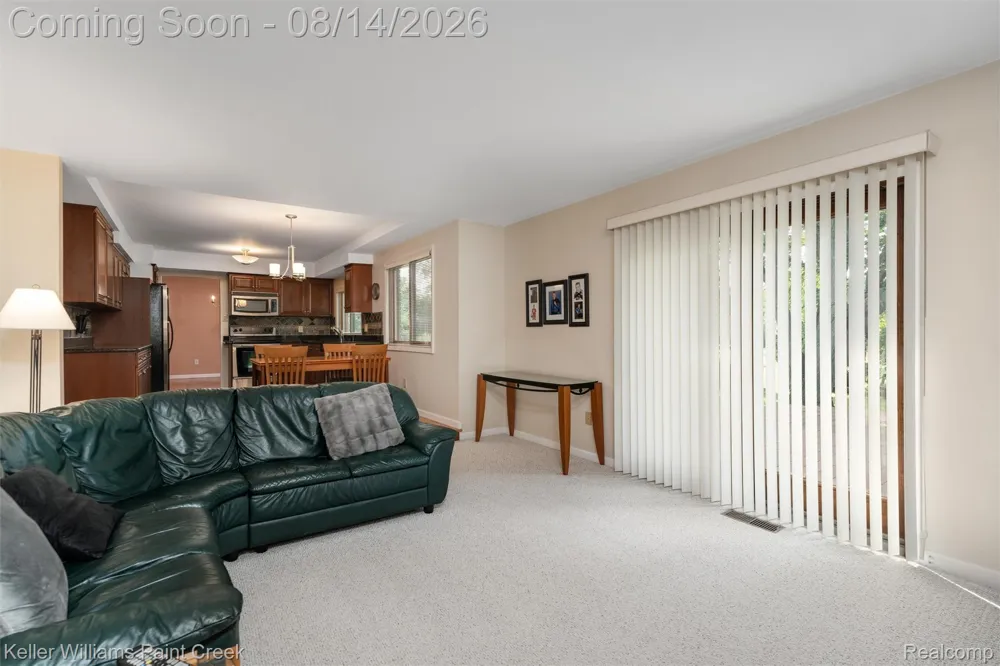 346 Folkstone Court Troy City, MI 48085