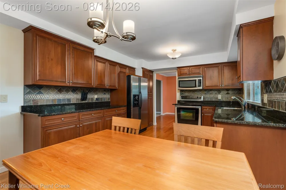 346 Folkstone Court Troy City, MI 48085