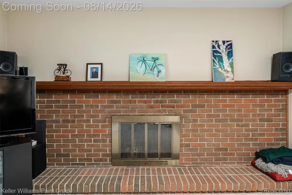 346 Folkstone Court Troy City, MI 48085