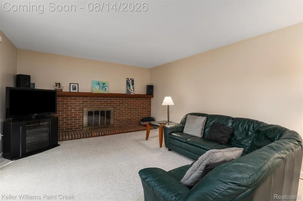 346 Folkstone Court Troy City, MI 48085