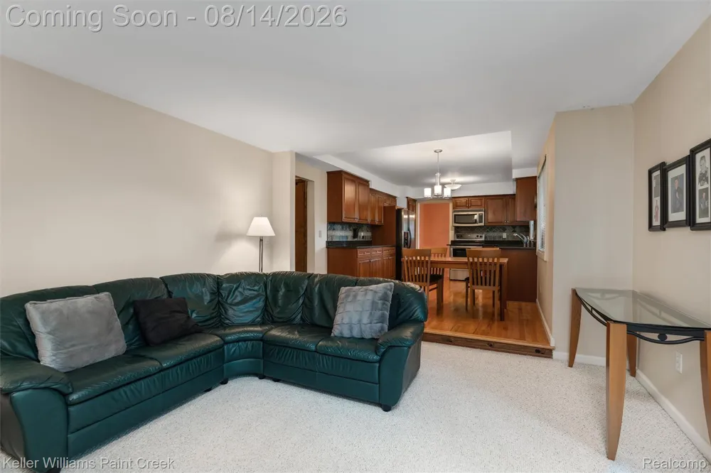 346 Folkstone Court Troy City, MI 48085