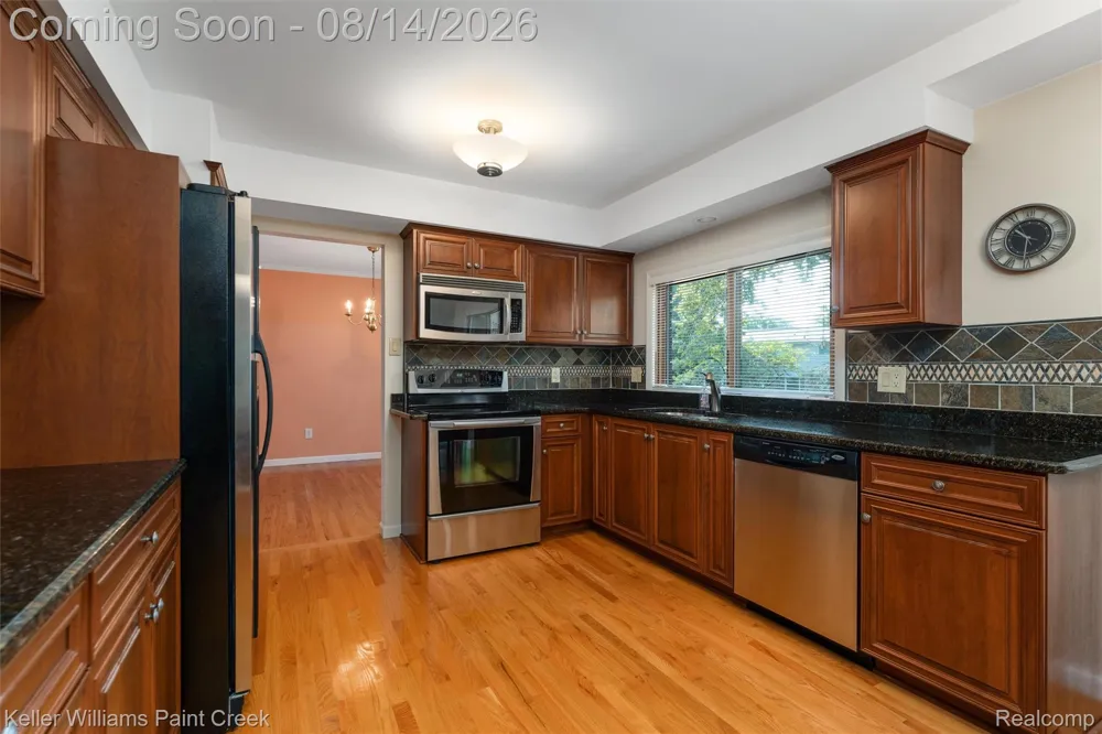 346 Folkstone Court Troy City, MI 48085
