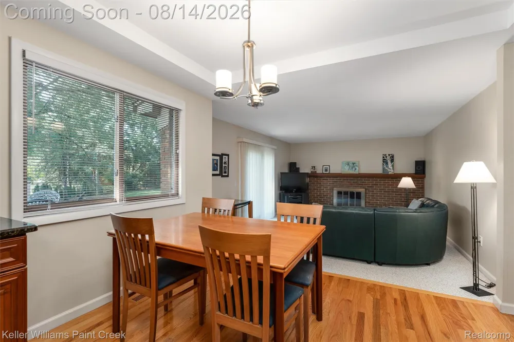 346 Folkstone Court Troy City, MI 48085