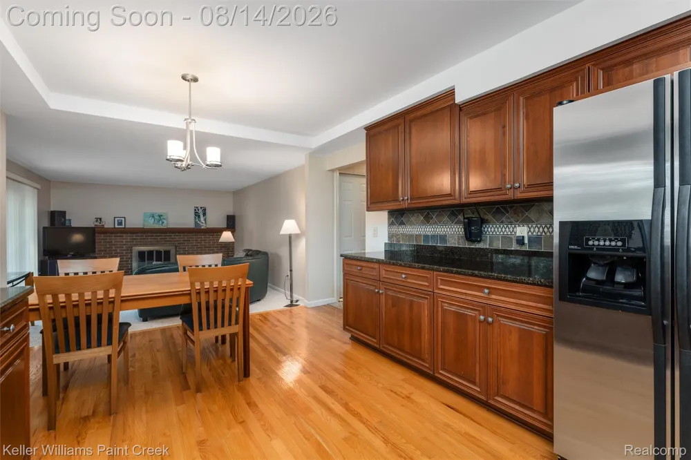 346 Folkstone Court Troy City, MI 48085