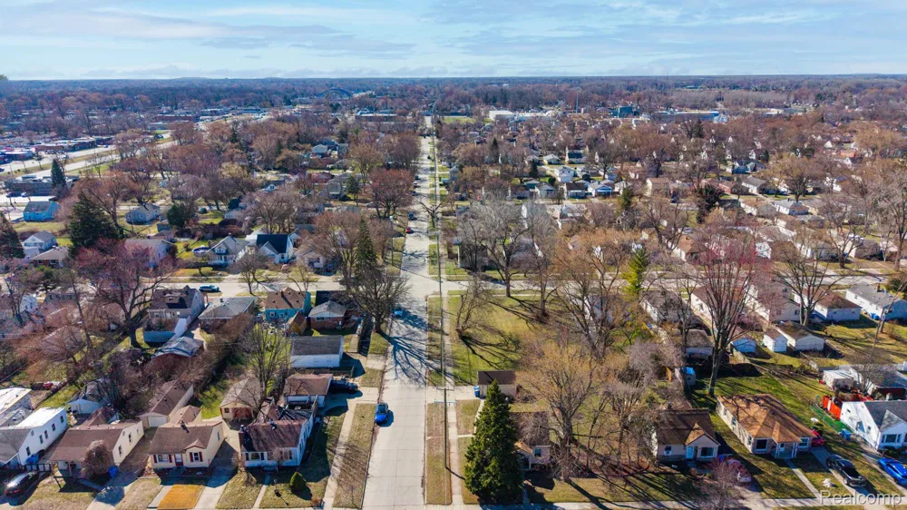 24300 McDonald Street Dearborn Heights City, MI 48125
