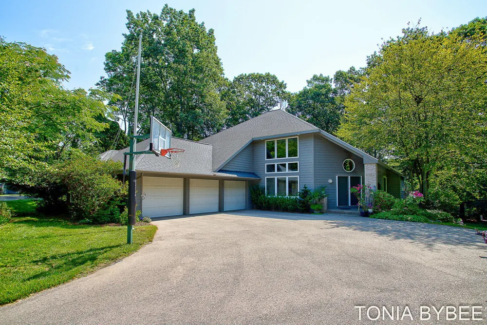 2302 Timberlee Drive Park Township, MI 49424