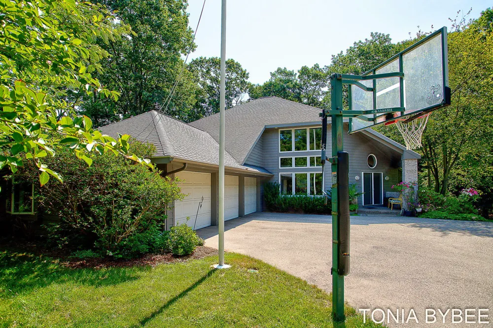 2302 Timberlee Drive Park Township, MI 49424