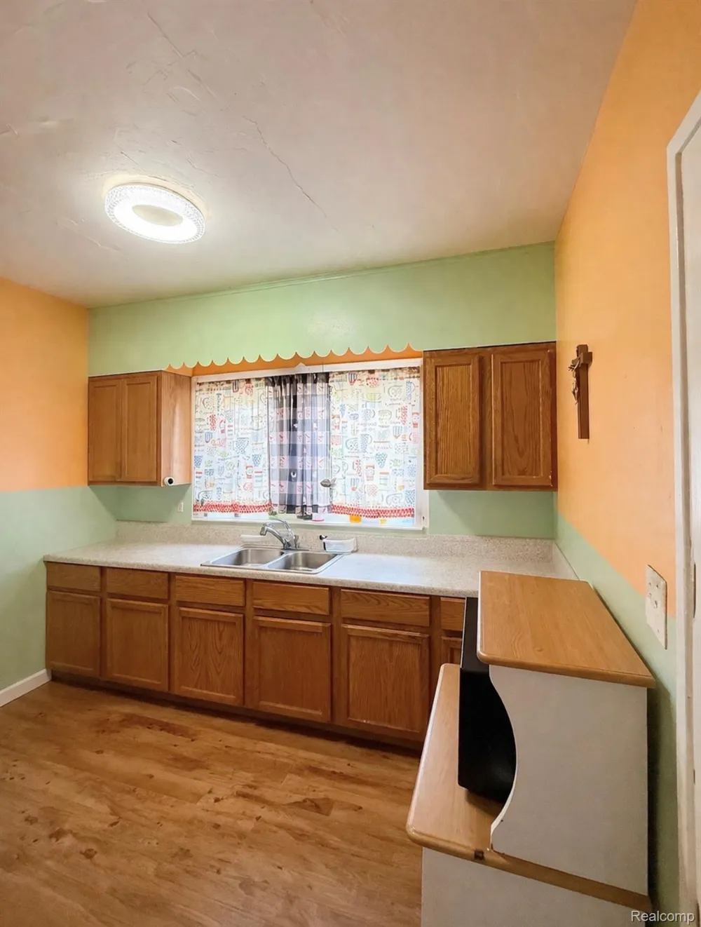 388 Perry Street Pontiac City, MI 48342
