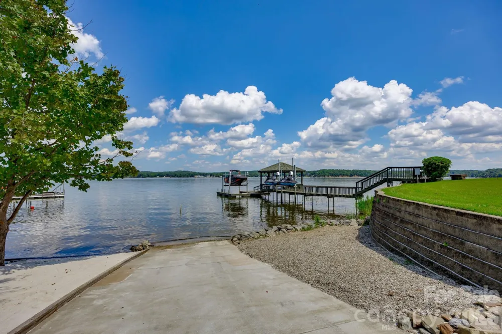 197 Smooth Rock Point Ridgeway, SC 29130
