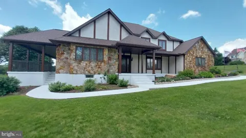 17 AUGUSTA LANE