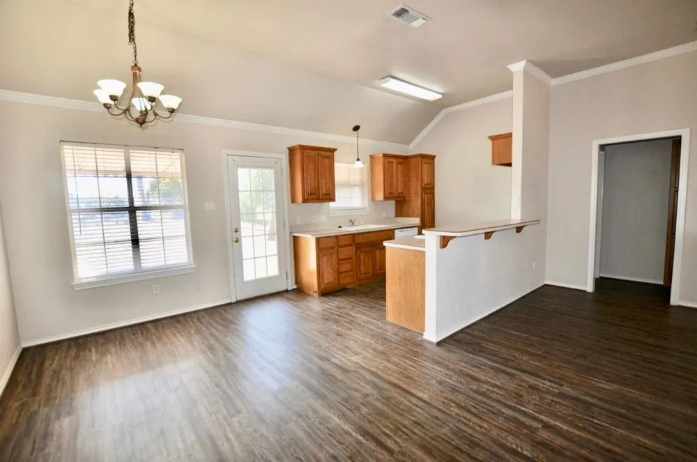 1838 Laura Street Weatherford, TX 76086