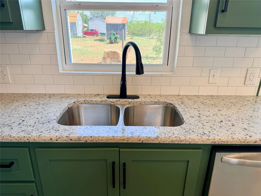 424 W Santa Fe Avenue Aspermont, TX 79502