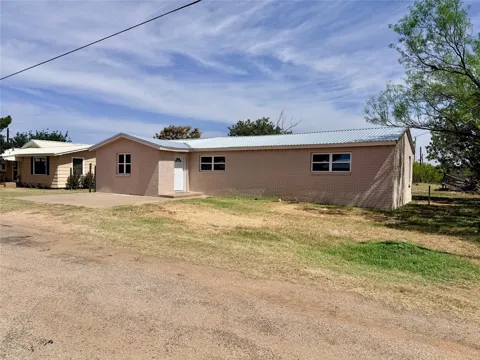424 W Santa Fe Avenue