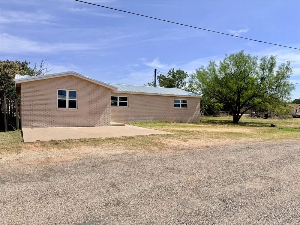 424 W Santa Fe Avenue Aspermont, TX 79502
