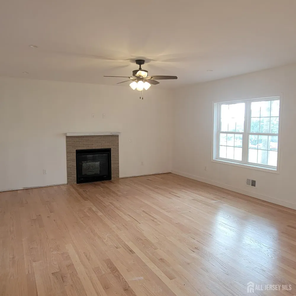 208 E James Place E Iselin, NJ 07095