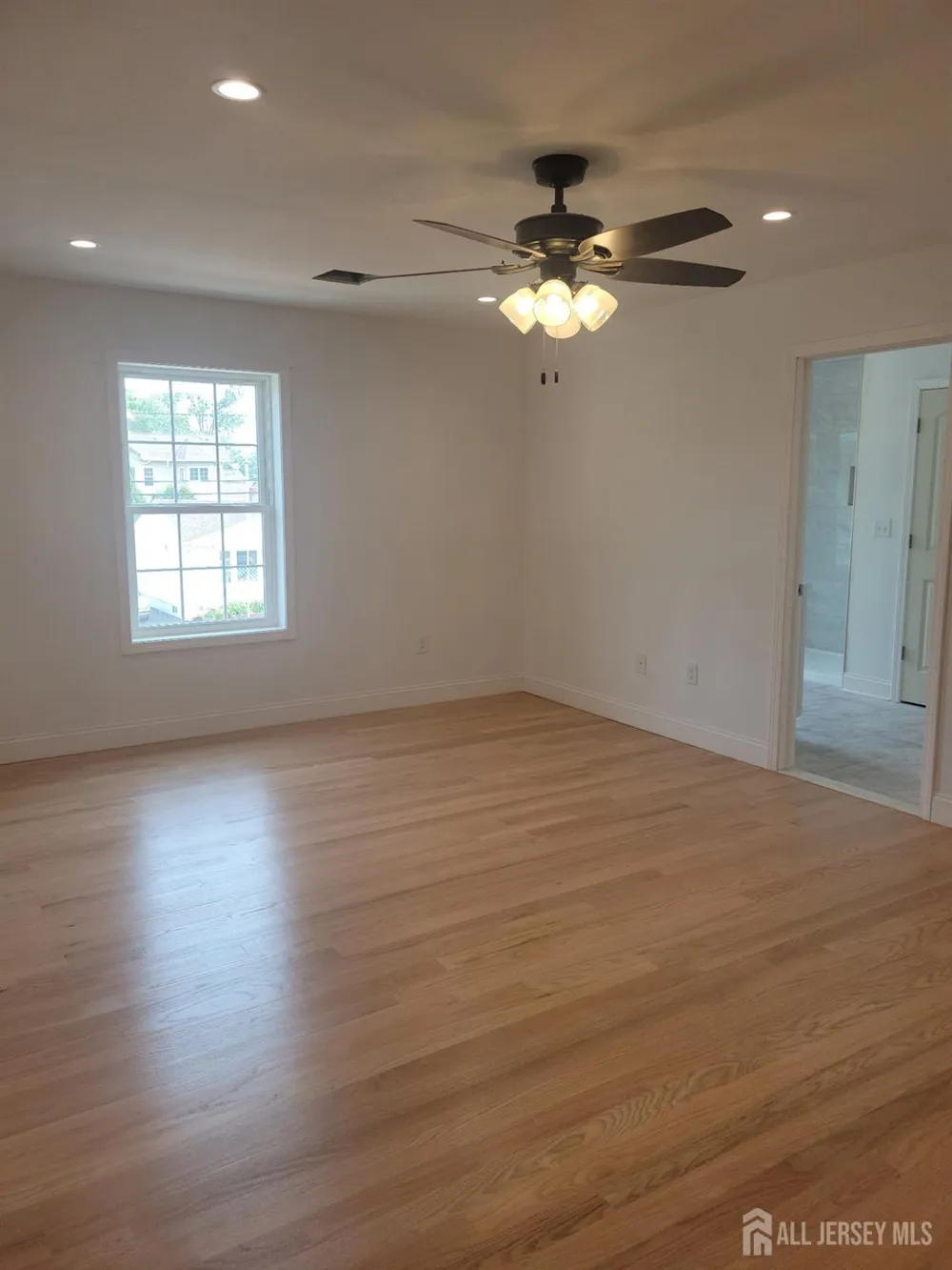 208 E James Place E Iselin, NJ 07095