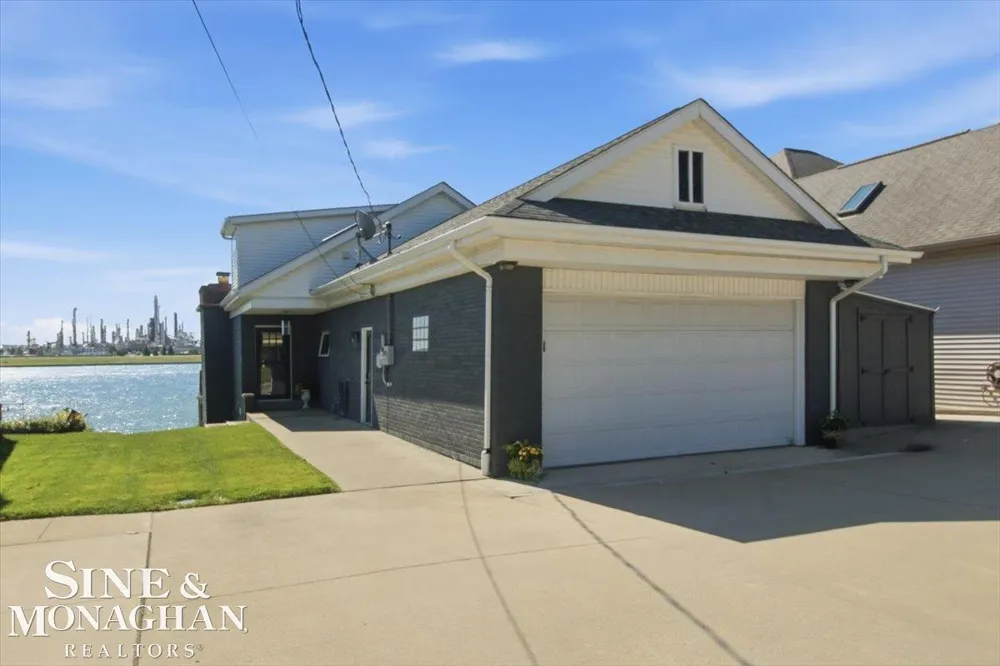 69 Gratiot Boulevard Marysville City, MI 48040