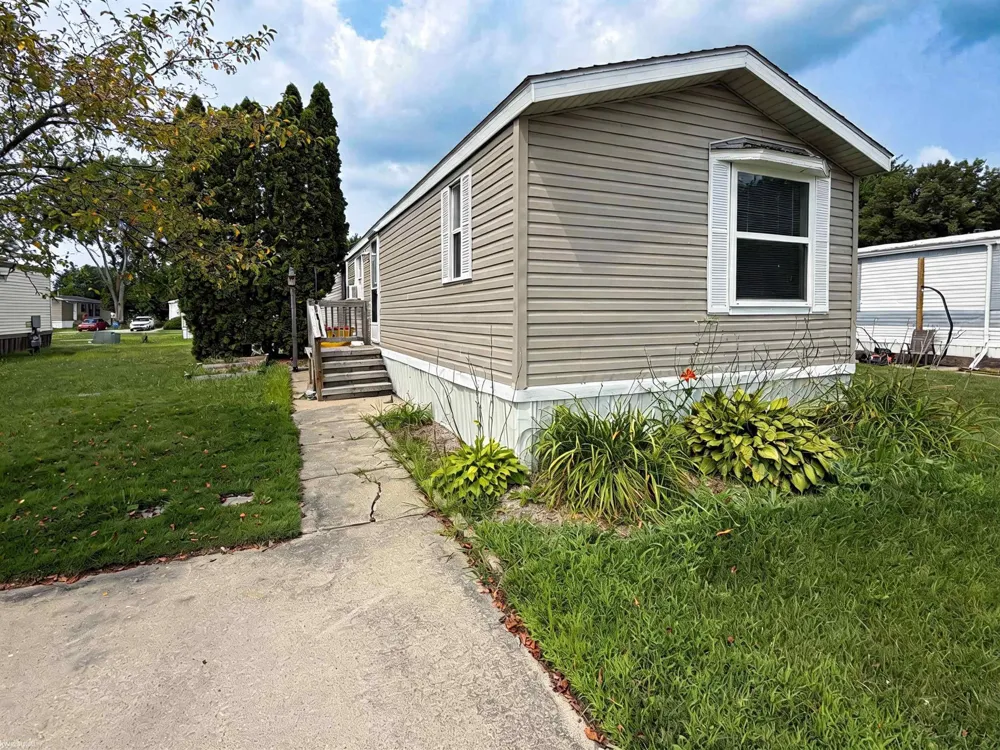 52203 Nantucket Lane Chesterfield Township, MI 47051