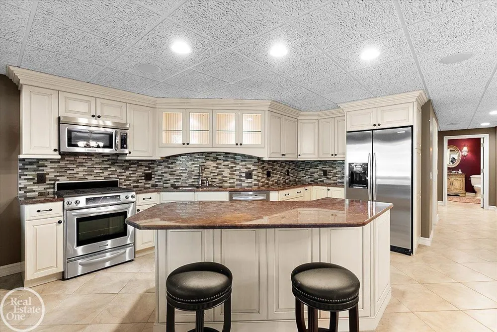 57177 Covington Drive Washington Township, MI 48094