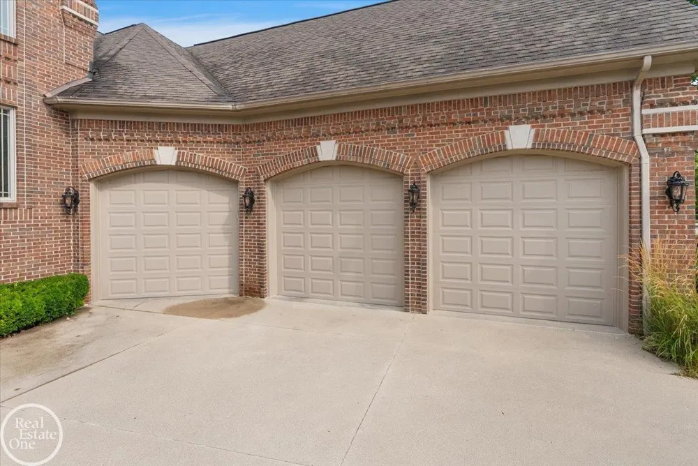57177 Covington Drive Washington Township, MI 48094