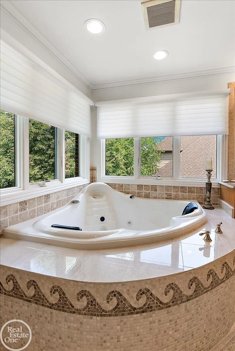 57177 Covington Drive Washington Township, MI 48094